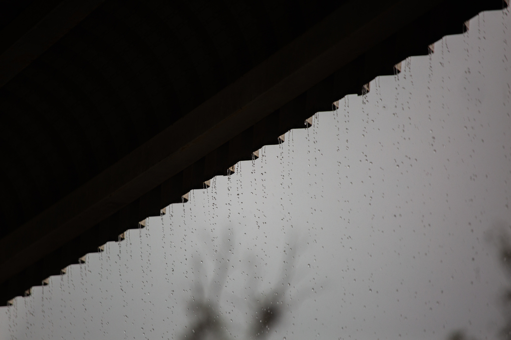 Domingo é marcado pelo retorno da chuva à Região Central e temperaturas devem despencar nas próximas horas Domingo é marcado pelo retorno da chuva à Região Central e temperaturas devem despencar nas próximas horas