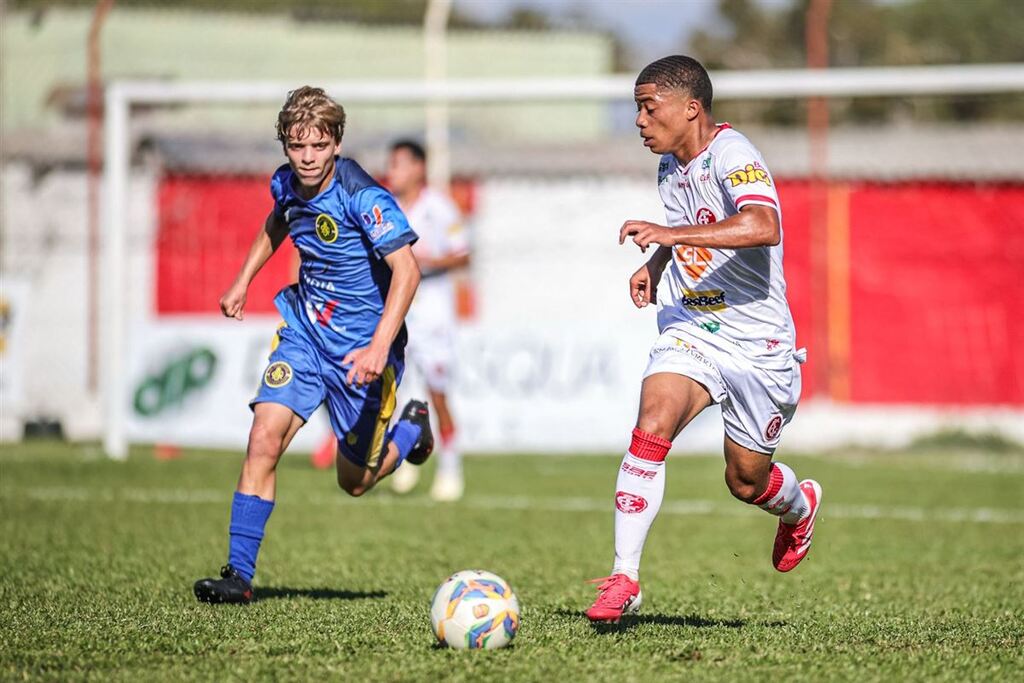 Foto: Gabriel Haesbaert (Minha Foto Em Jogo) - Meninos da Baixada somam sete pontos em três partidas