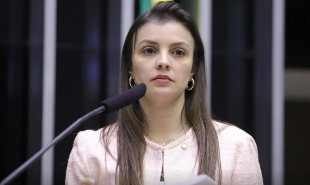 Violência doméstica: por meio das redes sociais, deputada federal acusa marido de agressões físicas e psicológicas