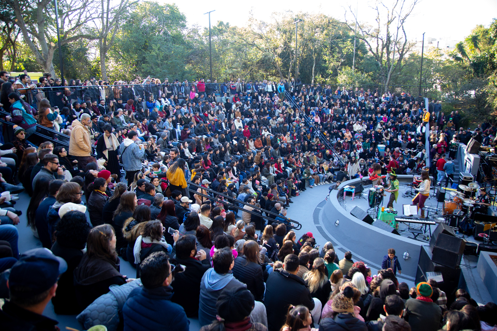 Concha Acústica recebe música eletrônica e performances circenses nesta quinta no Parque Itaimbé