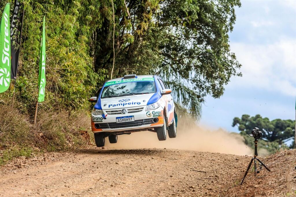 Equipe da Pampeiro sobe ao pódio no Rally de Estação