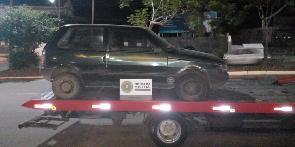 título imagem Fiat Uno furtado em festa é recuperado pela Brigada Militar em Santa Maria