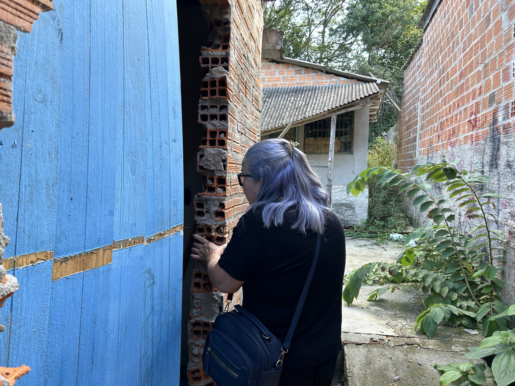 Foto: Thais Immig - Rozane visita com saudade a casa onde morava na Vila Terezinha