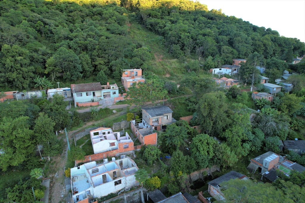 título imagem Rachaduras na estrutura impedem o retorno na Vila Santa Terezinha