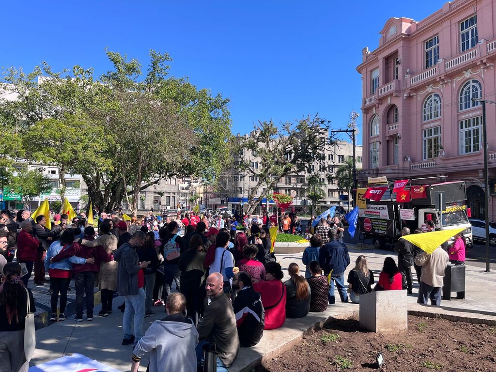 Foto: Alexandre de Grandi (Diário) - Ato foi realizado na Praça Saldanha Marinho.
