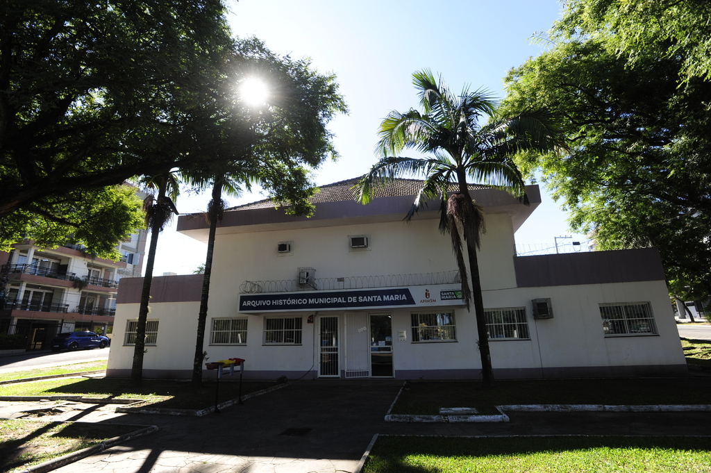 Arquivo Histórico Municipal conta com duas exposições sobre a história de Santa Maria neste mês