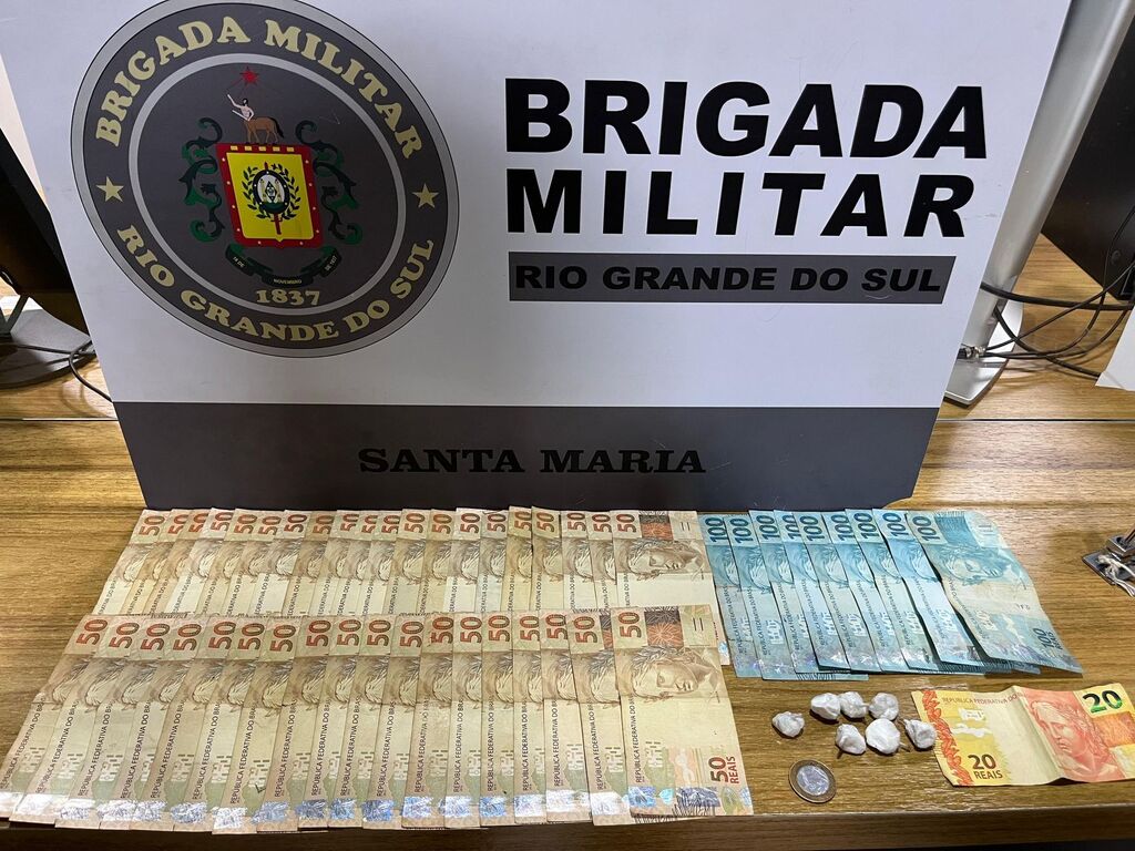 título imagem Homem é preso e adolescente apreendido com porções de cocaína e dinheiro em Santa Maria