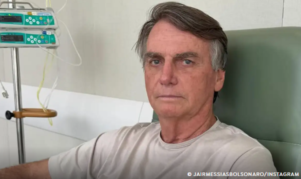 Jair Bolsonaro tem alta após três semanas internado em Brasília