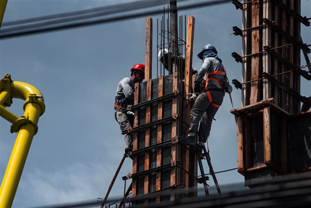 MTE anuncia prazo de adaptação e adia multas para empresas que não iniciaram gerenciamento de riscos psicossociais