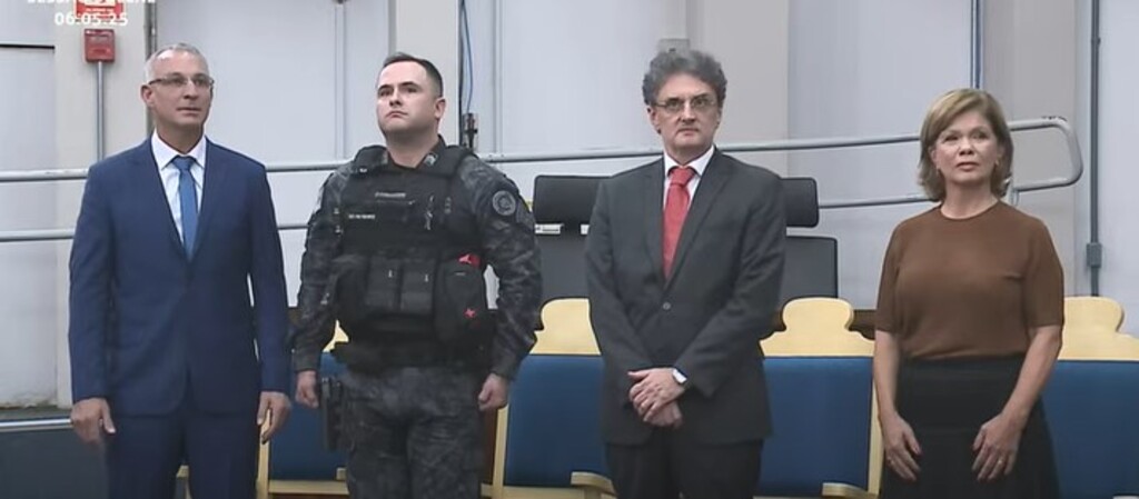 Personalidades e profissionais que contribuíram com Santa Maria são homenageados pelo Legislativo