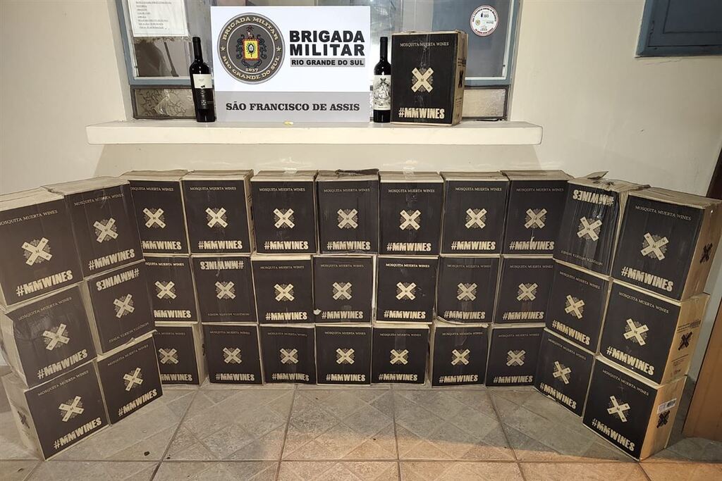 Motorista é preso com 34 caixas de vinhos importados e cocaína em São Francisco de Assis