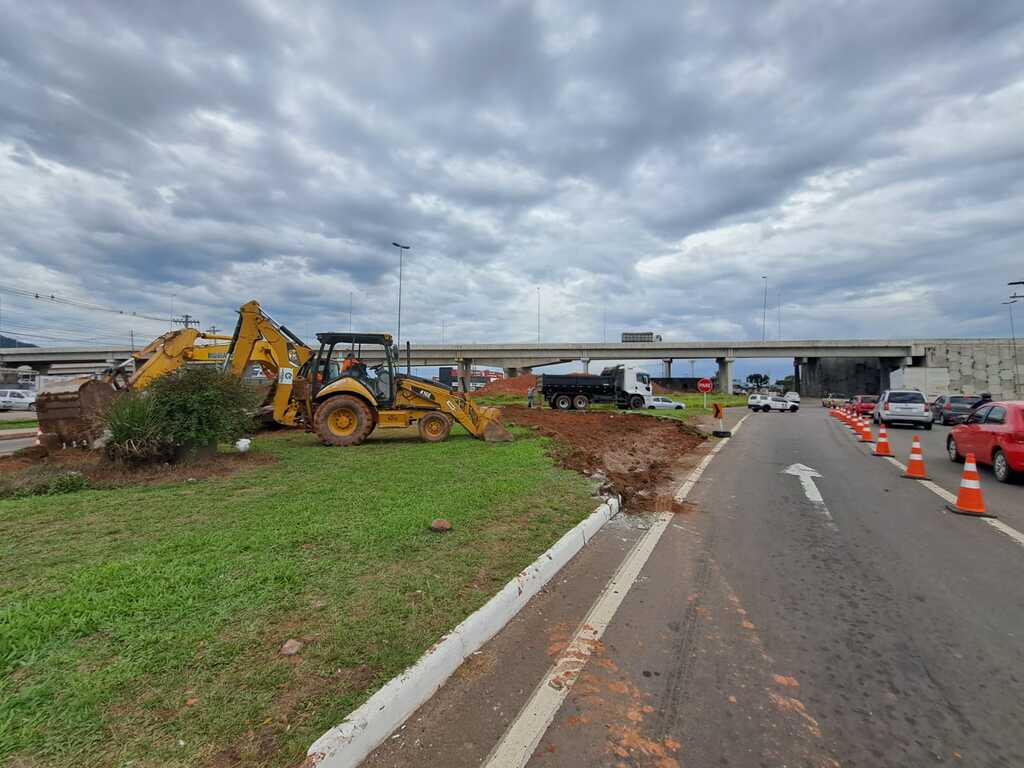 Dnit faz retorno provisório na Avenida Hélvio Basso para facilitar trânsito durante obras da Travessia