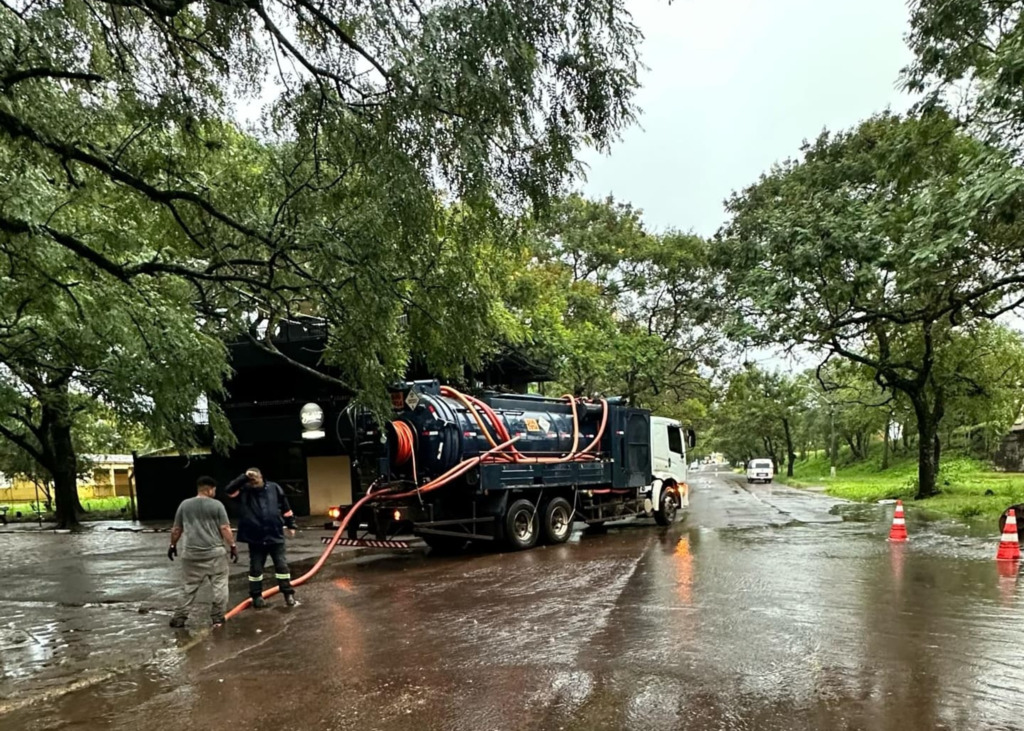 título imagem Fortes chuvas causam estragos no Rio Grande do Sul; veja a previsão do tempo para Santa Maria e região