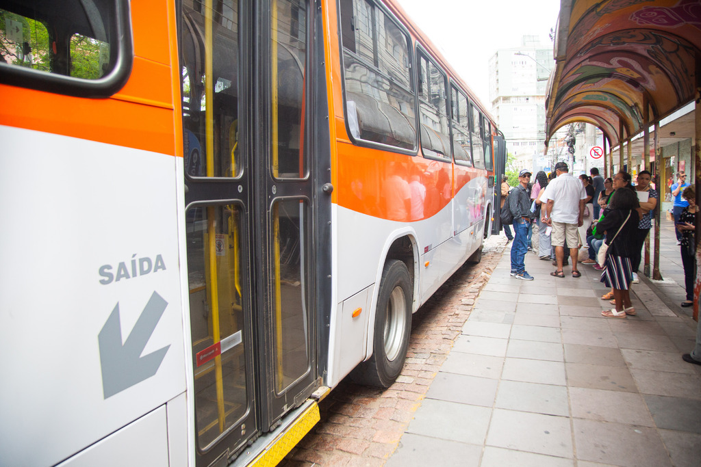título imagem A pauta-bomba, o estrategista e o tiro no pé: os corredores do Palacete
