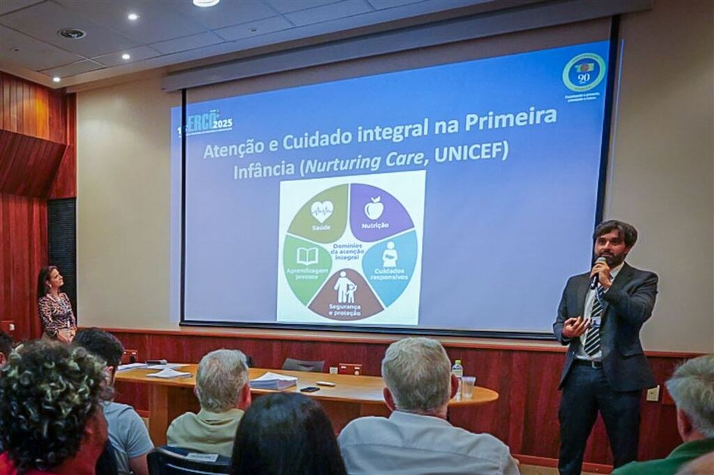Indicadores da primeira infância na região são destaque do TCE em evento realizado em Santa Maria