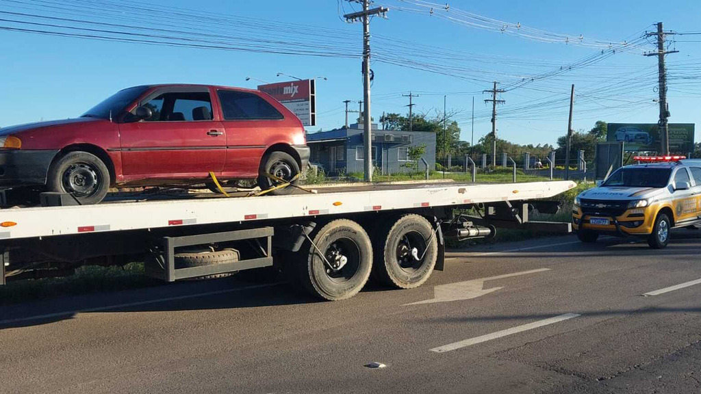 Carro com mais de R$ 140 mil em dívidas é apreendido pelo Batalhão Rodoviário na Faixa Nova de Camobi