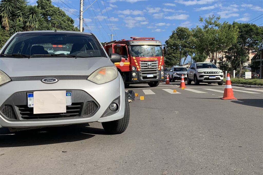 Simulação de atropelamento chama atenção para segurança no trânsito em Santa Maria