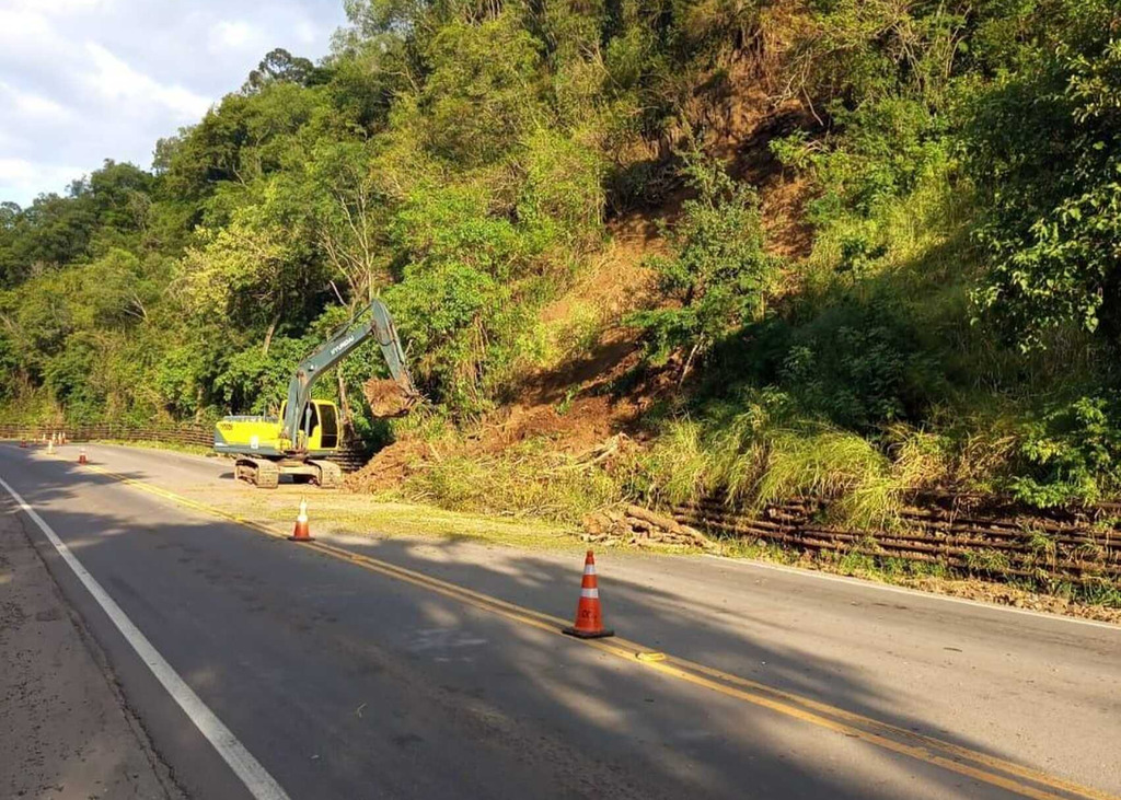 Trânsito é liberado no formato pare e siga na BR-158 entre Santa Maria e Itaara