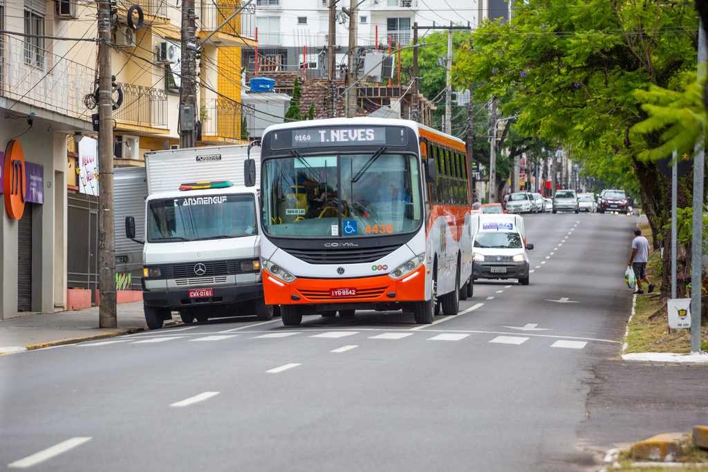 Em sessão com muita polêmica, Câmara atravessa a noite e vota no amanhecer subsídio de R$ 4 milhões ao transporte