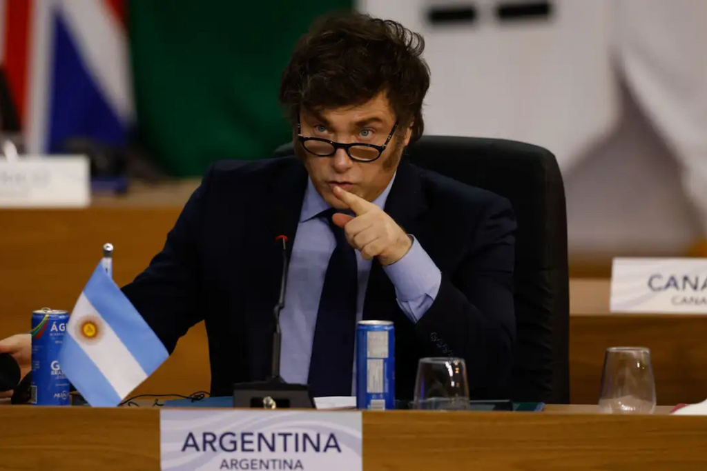 Milei restringe imigração e permanência de estrangeiros na Argentina
