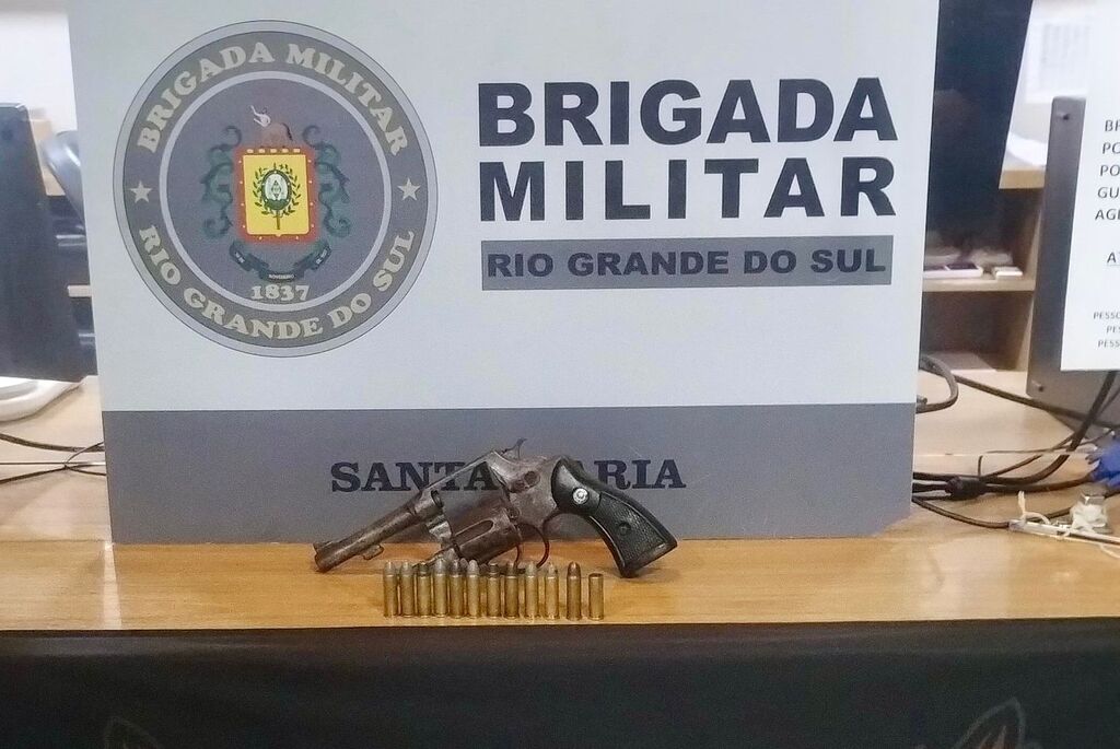 Brigada Militar apreende arma após homem atirar contra policiais em Santa Maria