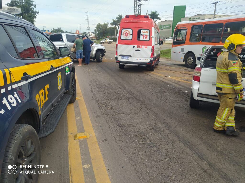 Trânsito é liberado após acidente envolvendo duas caminhonetes na BR-392 em Santa Maria