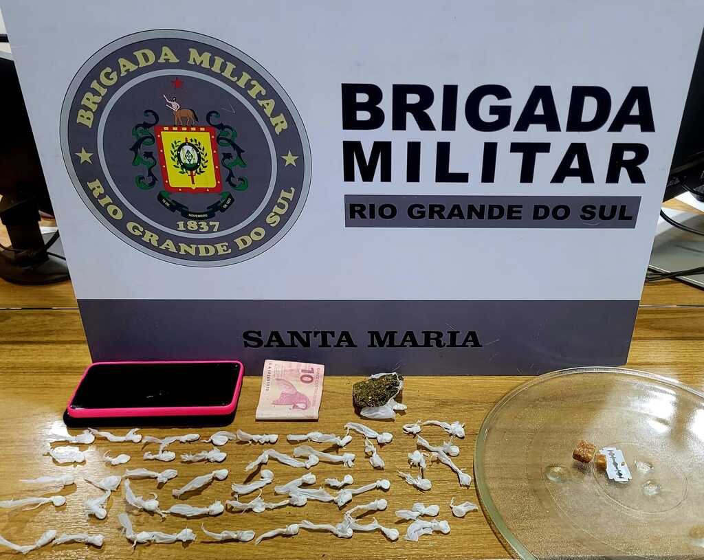 Casal é preso e adolescente apreendido por tráfico de drogas em Santa Maria