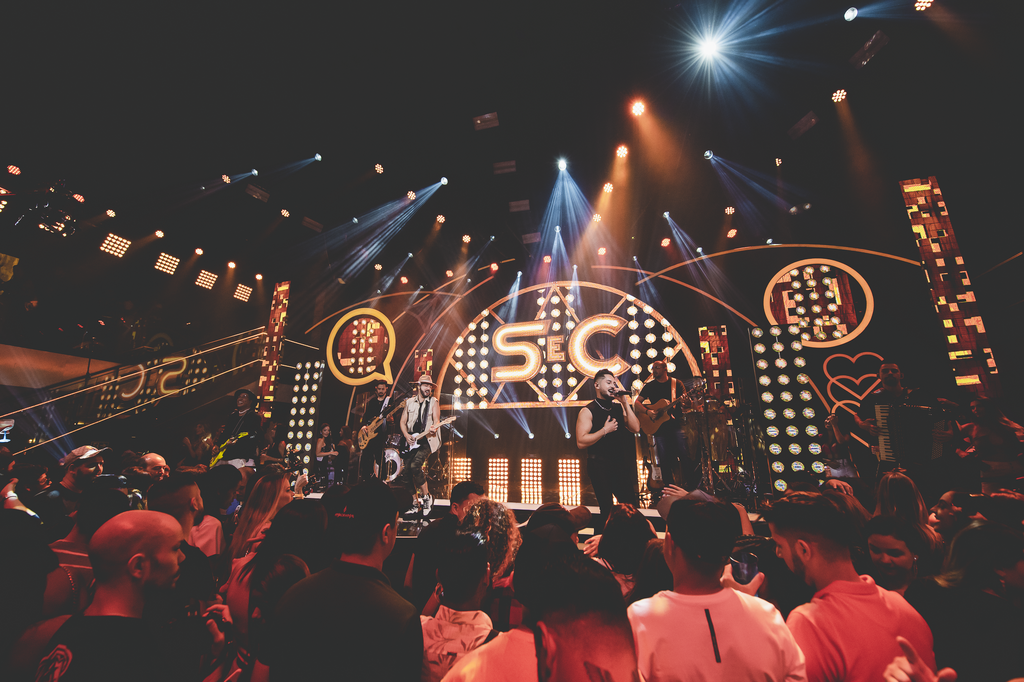 Dupla Sandro e Cícero prepara show sertanejo com ar de nostalgia em junho