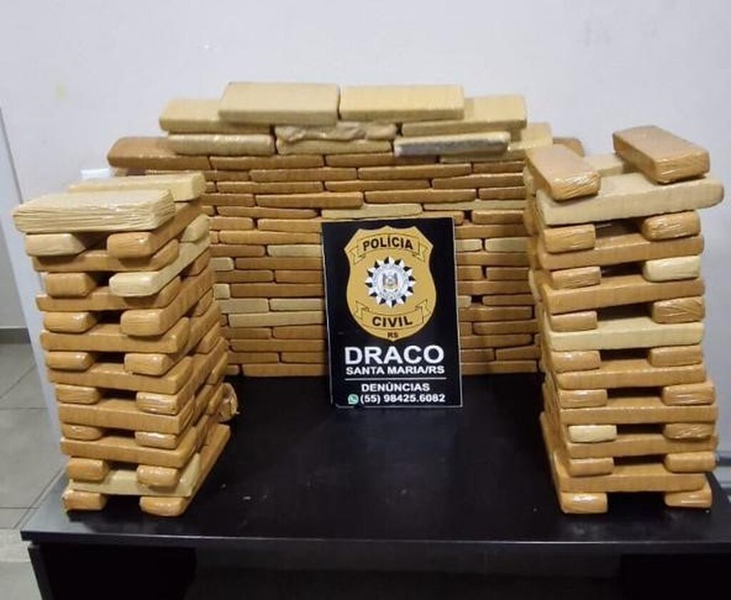 Polícia Civil prende duas mulheres que transportavam mais de 100 quilos de maconha em automóvel na BR-158