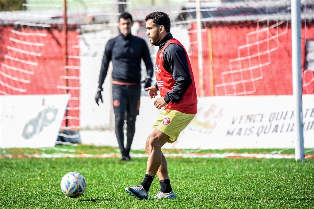 título imagem Inter-SM enfrenta o Passo Fundo neste domingo no Vermelhão da Serra
