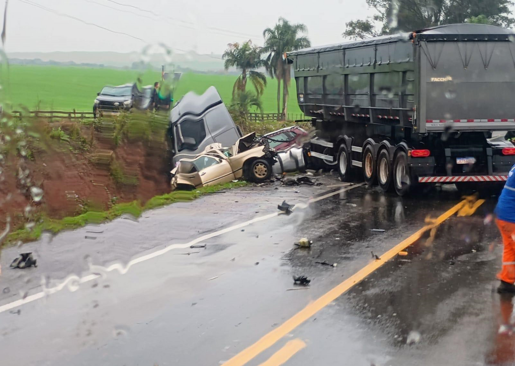 Paraguaio morre em acidente envolvendo três veículos na BR-158 em Cruz Alta