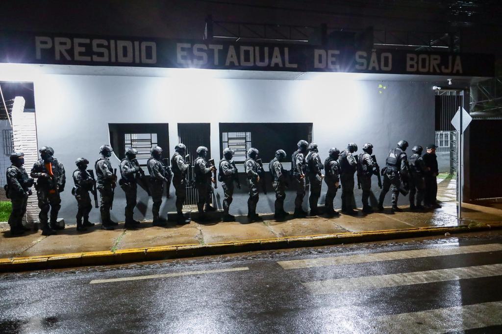 título imagem Policial Penal é investigado por facilitar entrada de drogas e celulares em presídio