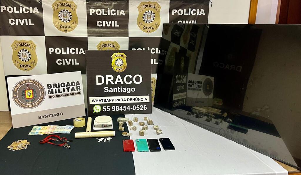 título imagem Homem é preso e adolescente apreendido por tráfico de drogas em Santiago