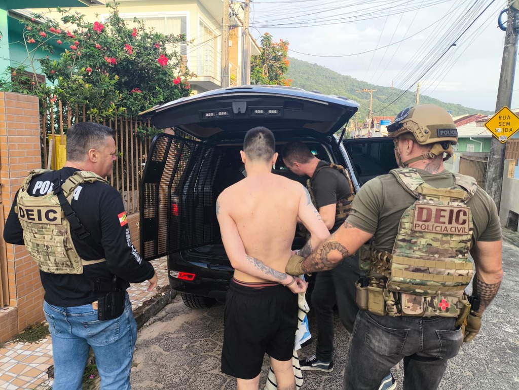 Fotos: Polícia Civil (Divulgação) - Polícia Civil de Santa Maria cumpriu mandados de prisão na cidade e na capital catarinense