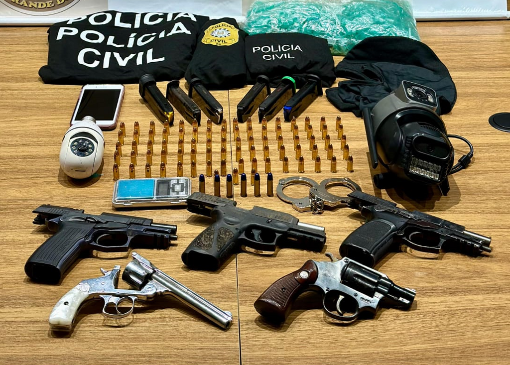 Brigada Militar apreende armas e itens da Polícia Civil com jovens em Santa Maria