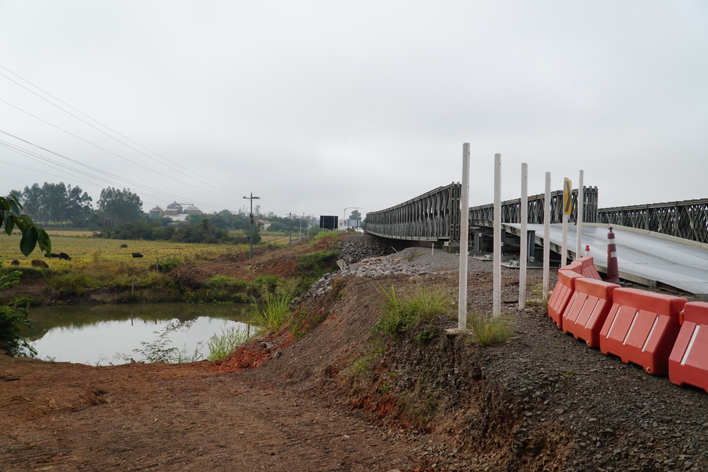 Foto: Arthur Camponogara (Diário) - A construção da ponte definitiva sobre o Arroio Grande, na RSC-287, segue sem avanços significativos desde as enchentes. A nova estrutura, segundo o prefeito Rodrigo Decimo, será mais alta.