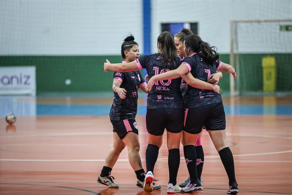 Superliga Rede Sul Energia Solar teve oito jogos no domingo