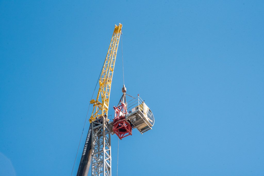 título imagem Transporte de guindastes para obras causará alterações no trânsito do centro de Santa Maria a partir desta quarta