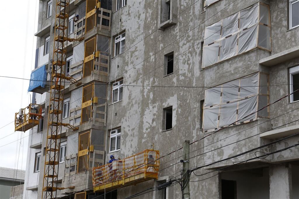 Foto:Janio seeger (Arquivo Diário) - Profissionais ligados a construção civil também estão na lista de abrangência do salário mínimo regional.