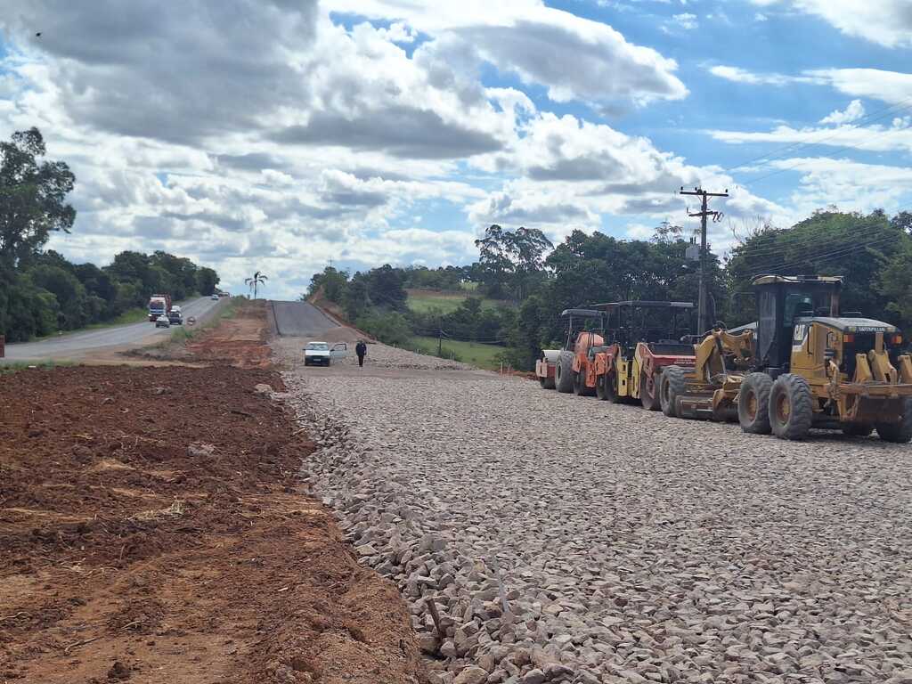 Prometida para 2026, duplicação da BR-290 terá só 25% de pistas concluídas neste ano