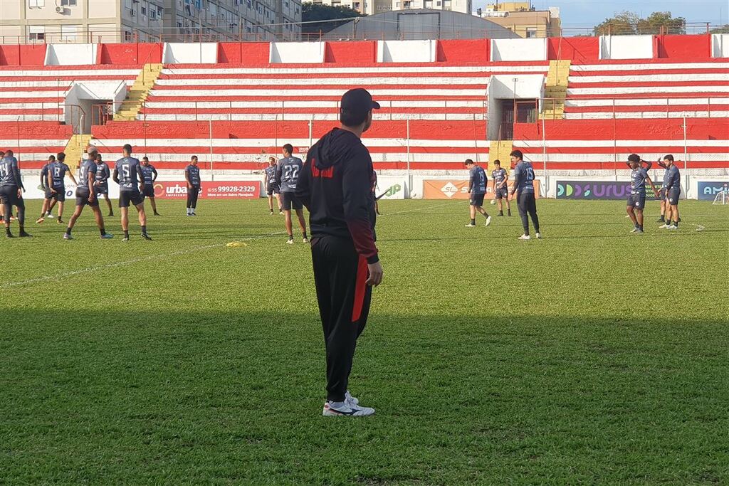 título imagem Inter-SM intensifica treinos para duelo contra o Real Tramandaí