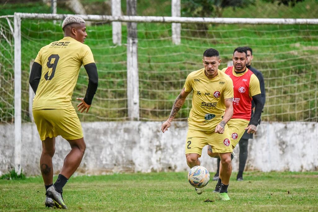 título imagem Inter-SM pode repetir escalação pela primeira vez na Divisão de o