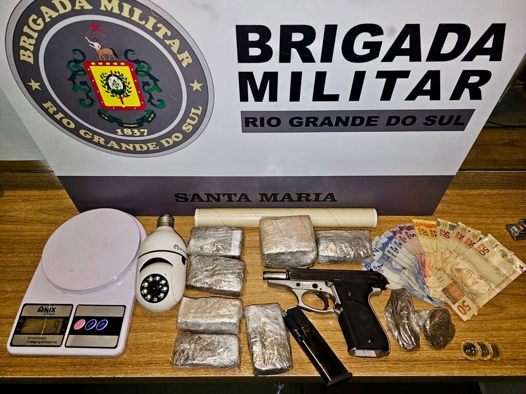 título imagem Após denúncia, arma e drogas são apreendidas em residência no Morro do Cechella