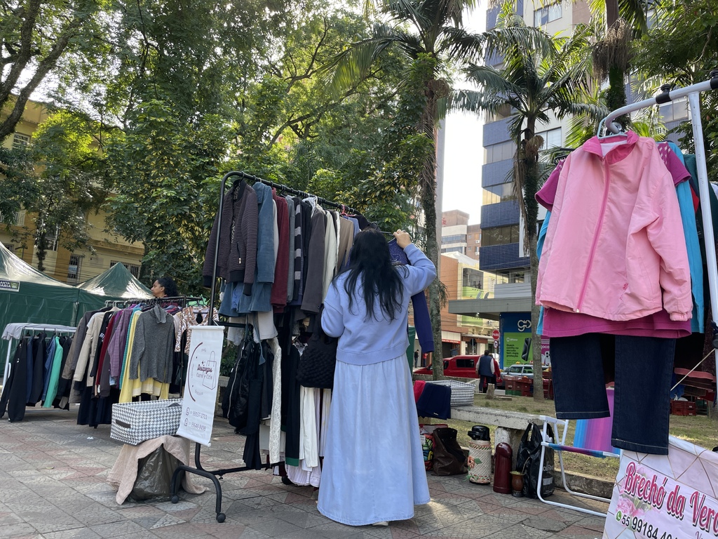 Comércio alternativo, brechós fazem bem para o bolso e o meio ambiente