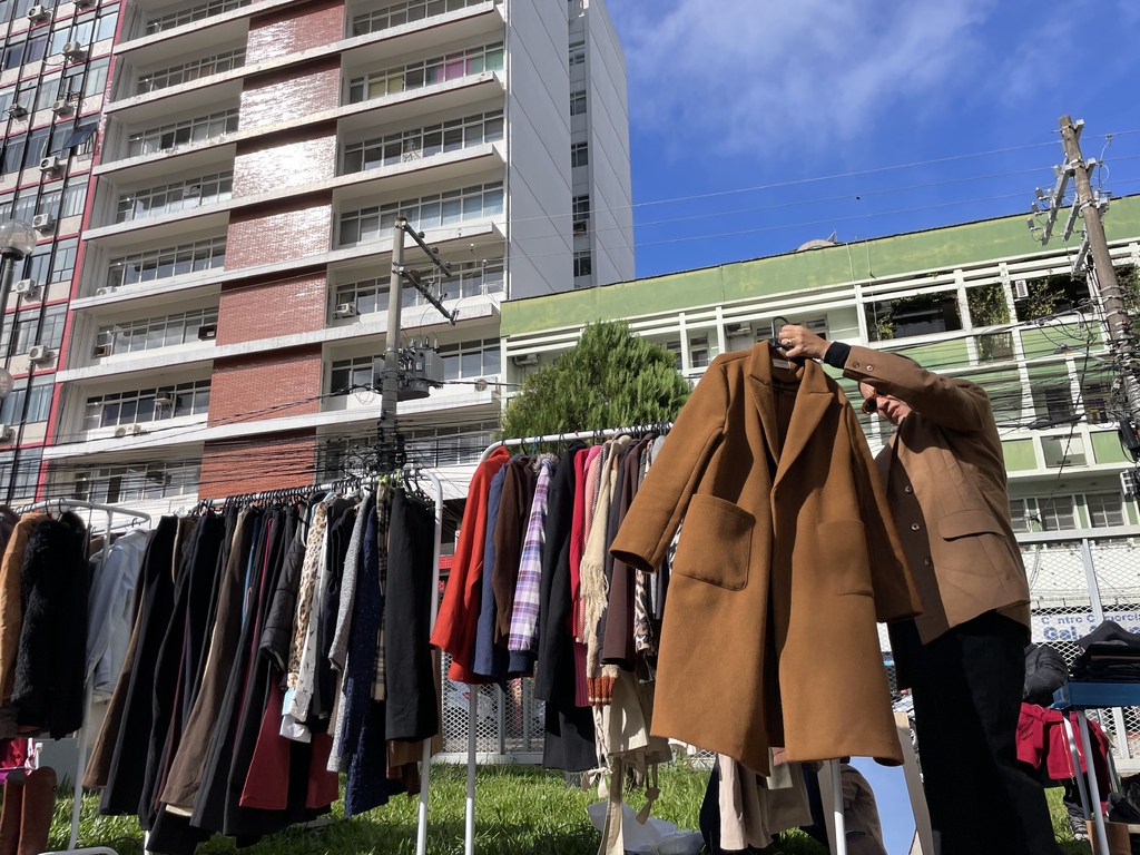 Comércio alternativo, brechós fazem bem para o bolso e o meio ambiente