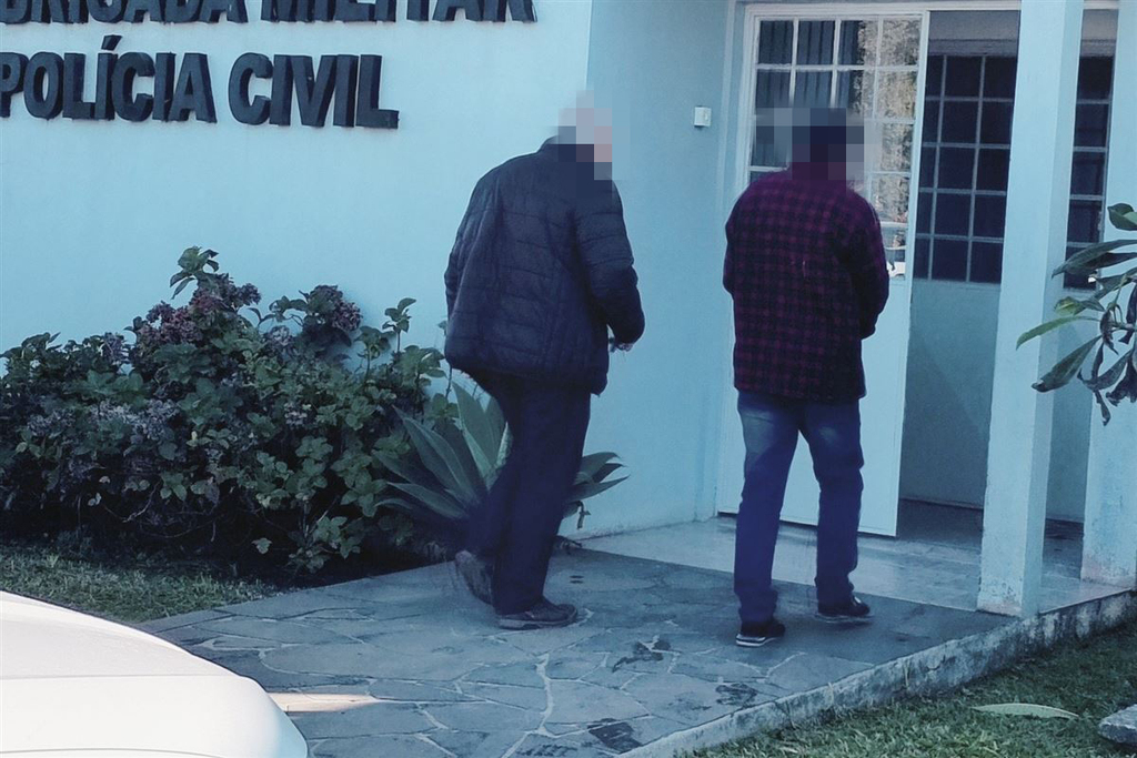 Homem é preso suspeito de tentar matar a companheira com golpe de machado em Formigueiro