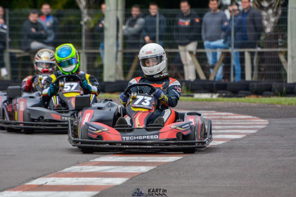Promessa das pistas: santa-mariense de 15 anos brilha no kart e sonha com a Fórmula 1