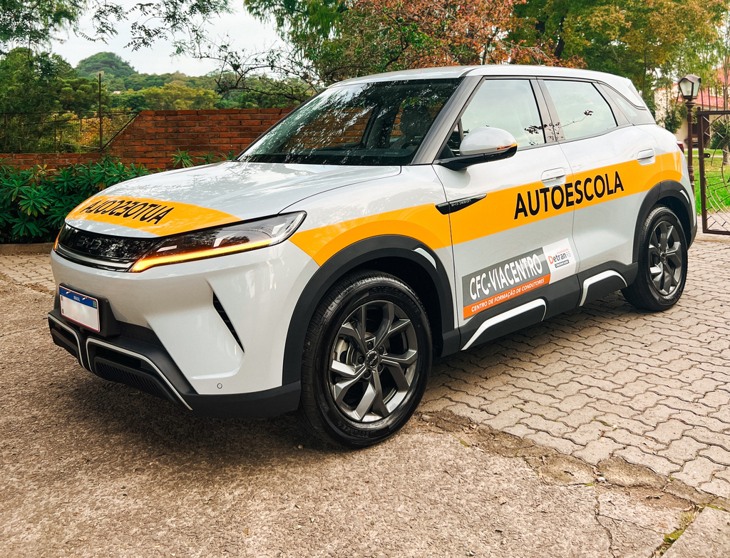 CFC Viacentro é o 1º de Santa Maria com carro 100% elétrico em sua frota