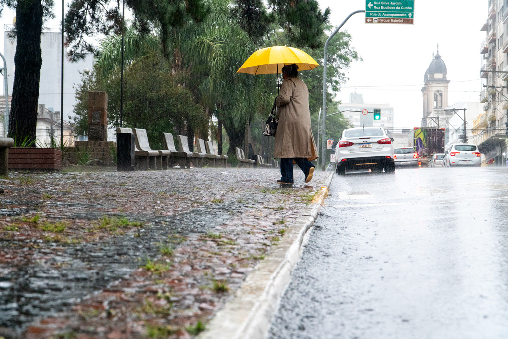 Sábado será de virada no tempo, com chance de temporais na região; confira a previsão para o final de semana