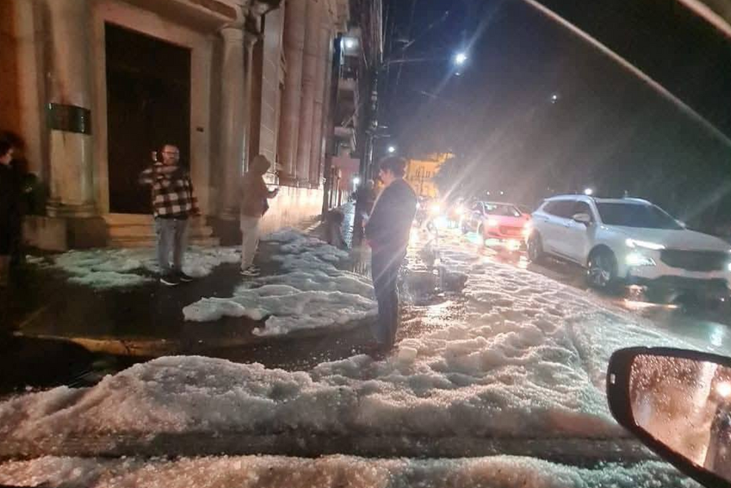 título imagem Tempestade de granizo atinge cidade da Fronteira e repercute nas redes sociais; confira os registros